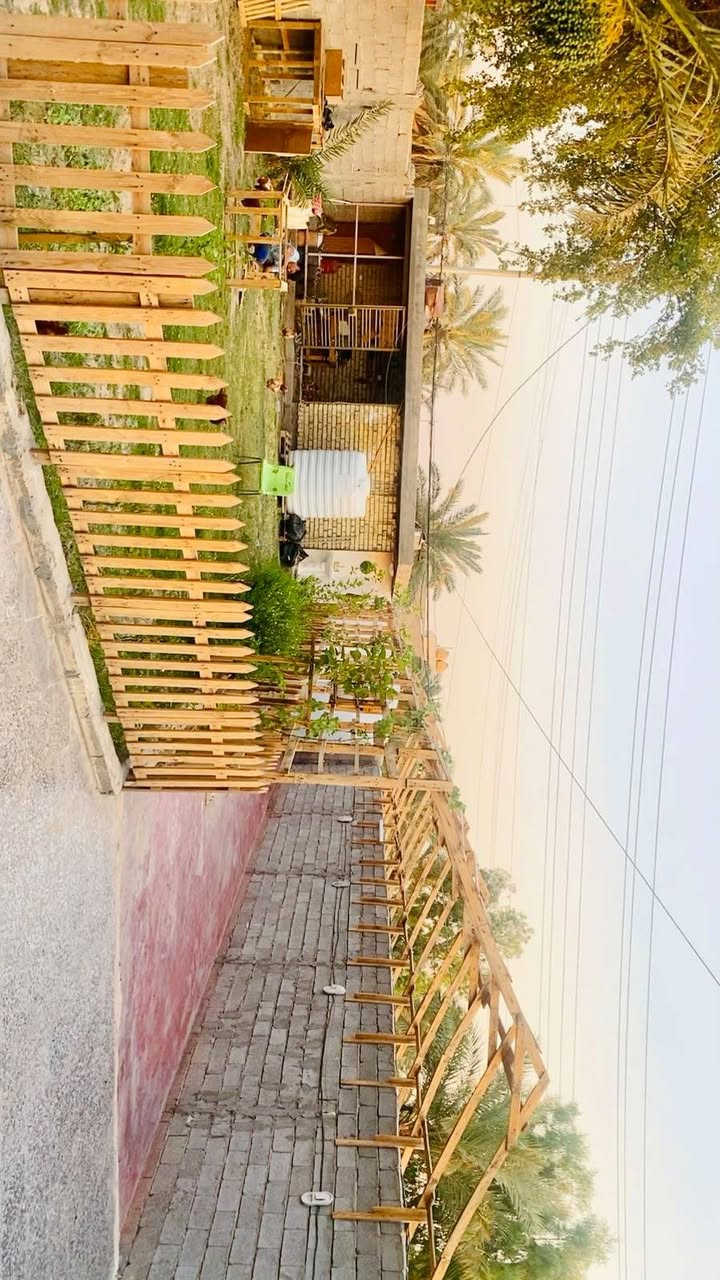 سلام عليكم دار البيع
دار لبيع  مساحه 550متر
البيت طابق ونص  طابو زراعي سند 25
البيت حديث بنا درجه اولى 
محتويات الدار حوش مساحه كبيرة +حديقة
استقبال +مطبخ حار بارد +صاله + 3 غرف +ترك عدد 2 علي طول البيت. 
السعر 220 وبي مجال
مكان الوسمة والنواط قرب منطقه الشعب
الاستفسار ‏‪0773 112 8843‬‏
