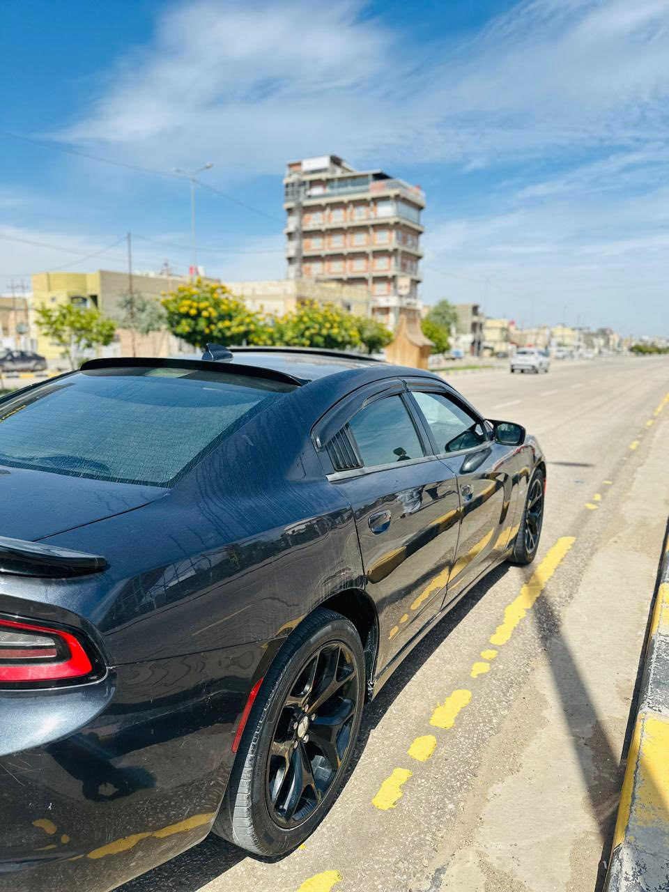 جارجر 2016 فول موصفات لأخير شنو البالك بيه لإدارات فتحه تشغيل عن بعد  فتحه جلد تدفىه وهواي بيه شغلات سياره بيه قطعه وحده صبغ  وبيه بيبان مرخيات ابيع ٣قطع  مكاني نجف لاستفسار *********** سعره ١٧٠ وبيه مجال
