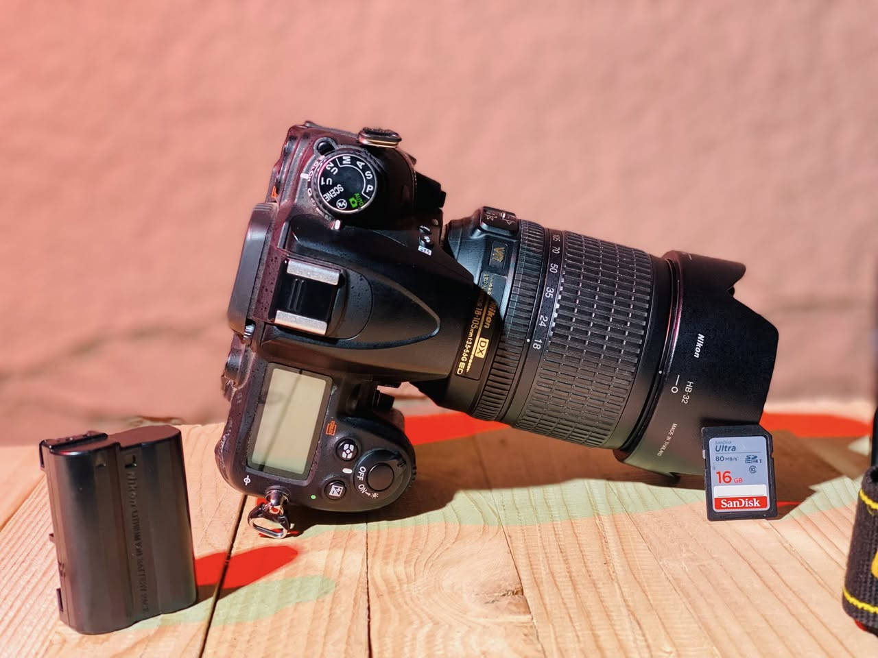 كأمره نيكون D7000بعدها جديده 
عدسه18.105 الشتر 9k
رام شاحنه جنطه هود قبق عدسه بطاريا 
السعر 500 بيها مجال 
***********
