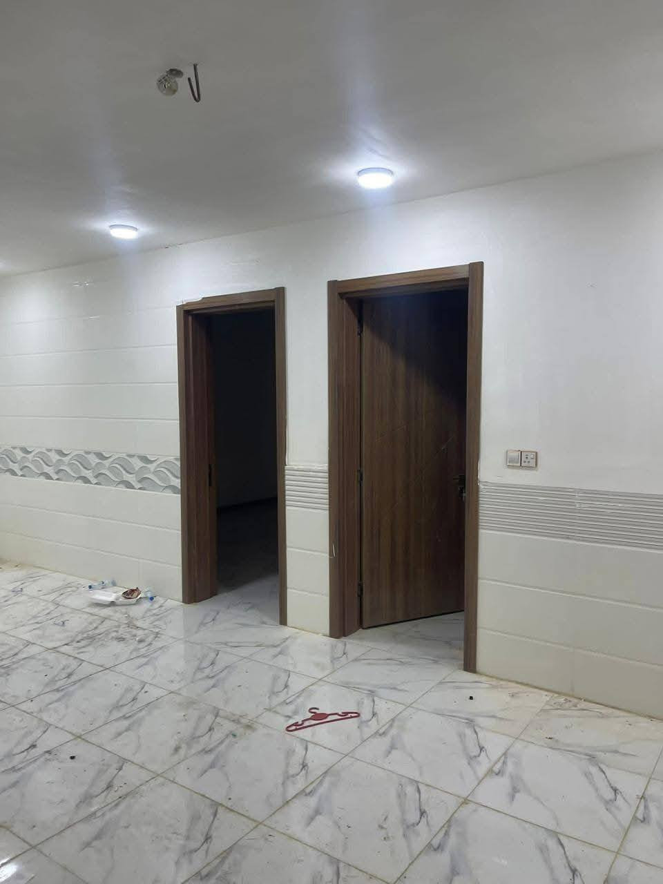 🏠 شقة للايجار  ... سكنية ...
📍 الموقع: شارع المطبات قرب شارع 60 
✨ المواصفات:
▫️ غرفتين نوم 
▫️مطبخ 
▫️هول 
▫️صحيات 
......................
📞 للاستفسار والمعاينة: 
الاتصال على الارقام :
***********☎️ واتساب
او مراجعة المكتب 
الحلة _ شارع المقام _ مجاور مول الحسن 
✅ نستقبل جميع عروضكم السكنية 🏠 والتجارية 🏡 بكافة مناطق الحلة 
…………………………
