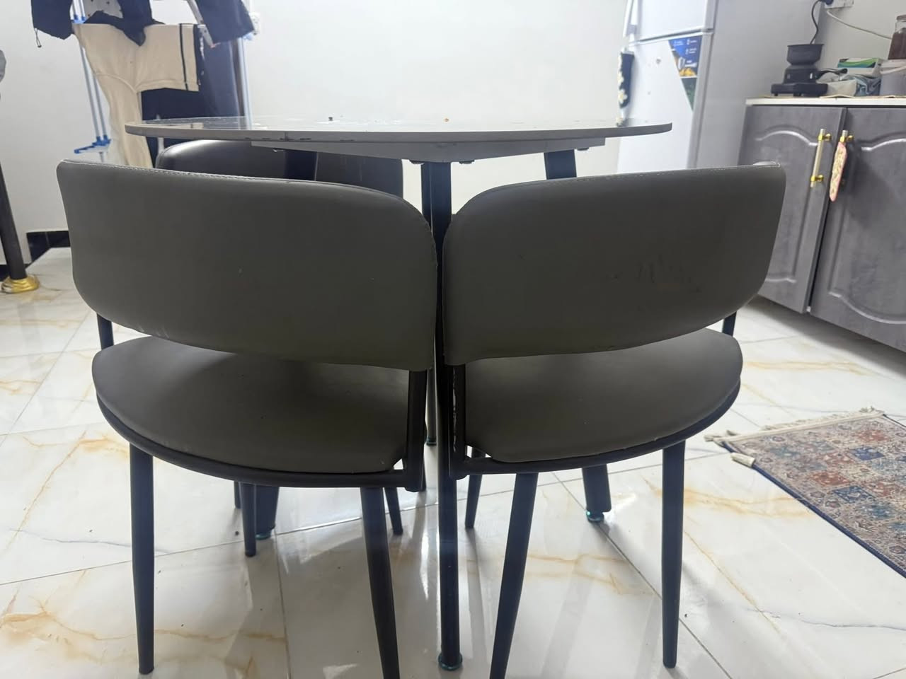 ميز طعام
مرمر ٤ كراسي 
سعر الجديد ١٨٠ الف 
اني ابيعه ١٠٠
مكاني بحي العدل


**إذا كنت صاحب هذا الإعلان وتريد حذفه لأي سبب، رجاءا أرسل رسالة إلى الدعم الفني**