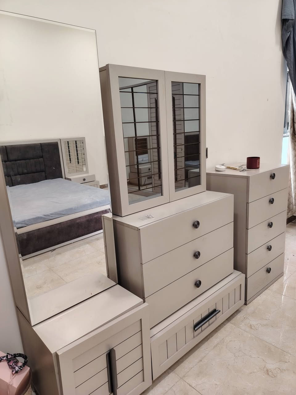 كاونتر تزكام قبل شهر مسوينه ب3ملاين ونص مشتغلينه تزكام مو سوكي 4متر وعادي قطعه بصف قطعه إذا مكانك صغير وياه ملحق كذالك ٤ متر وملحق ثاني ووياهم طباخ مصري درجه اولئ وسنك سل ستيل إيطالي قبل شهر مشترينه وتجي تشوف وصل الشراء اشكد ب3ملاين ونص نريد نبيعه مليون و٨٠٠ فقط لأن عدنا سفر قبل شهر جايبه
___
وعندي كذالك وياها غرفه تركي بي دي اف من أقوه الغرف الماركة مشترينها ب33 ورقه مو غرف سوكي لا أقوه الغرف البي دي اف التركي ب33 ورقه مشترينها وموجود وصل الها رايدها مال مستعجل مليون و٧٠٠ وبالعافية ع الي ياخذهن ما صارلها شهر وكدام عينكم النضافه الكاونتر والغرفه بربغ قيمتهن عارضهن
واتساب
***********
