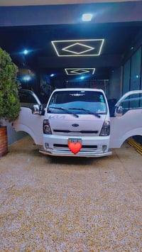 للبيع كيا حمل 2013محرك٢٧٠٠ مكفولة من صبغ وضرر مكينة وكير وإكسل كلو  رق...