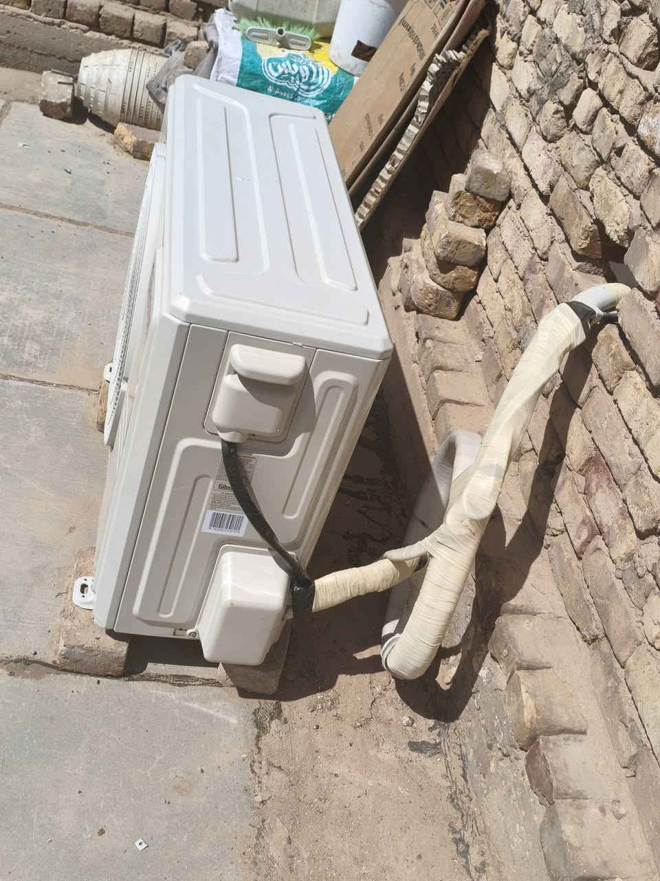 سبلت جبسون برو الامريكي شركه معروفه نضافه 100% صارله موسمين يشتغل تبريد يخبل واسئل عل جبسون وتعرف مواصفاته سعره 650 بي مجال كلش قليل مكاني ديوانيه مركز *********** واتساب

