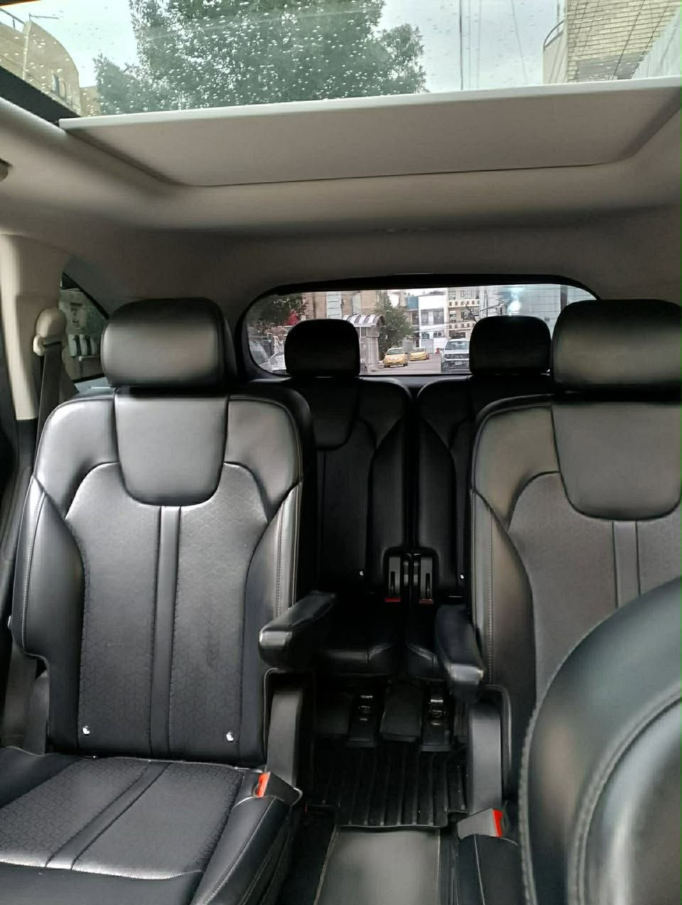 السلام عليكم من رخصة الادمن المحترم اريد مراوس بيك اب باب طويل حصرا موديل من١٧ وفوك وبسعر سيارتي لااريد اخذ فرق ولاانطي فرق اخوان صور لحادث بالمنشور

   
السعر المطلوب: $21,000 (قابل للتفاوض البسيط جداً)
كيا سورنتو 2021 هايبرد EX (فول مواصفات)
المواصفات:
• محرك 1.6 تيربو  (اقتصادي جداً وقوي)
القوة الحصانية: 227 حصان 
• عزم الدوران: 350 نيوتن متر.
• فتحة سقف بانوراما.
• جنطة كهرباء (تفتح بحركة القدم).
• كراسي جلد (6 ركاب) مع نظام الكراسي المنفصلة (كابتن) معَ تحكمات كهربائية لمقاعد الصف الثاني . 
• گير دوار (ماوس) و شفتات ستيرن 
• بصمة تشغيل وبصمة أبواب.
• نظام تشغيل عن بعد.
• رادار أمامي و خلفي  (تنبيه ومنع اصطدام).
• نظام الحفاظ على المسار (LKA).
• مثبت سرعة ذكي (تفاعلي).
• حساسات أمامية وخلفية .
• لايتات LED بالكامل مع كشافات LED.
• شاشة كبيرة تدعم Apple CarPlay و Android Auto.
• كاميرا خلفية دواره عالية الدقة.
• شاحن هاتف لاسلكي (Wireless Charger).
• منافذ شحن مُدمجة بالمقاعد 
• تدفئة مقاعد أمامية مع تحكم كهربائي.
• تحكم ستيرن كامل.


**إذا كنت صاحب هذا الإعلان وتريد حذفه لأي سبب، رجاءا أرسل رسالة إلى الدعم الفني**