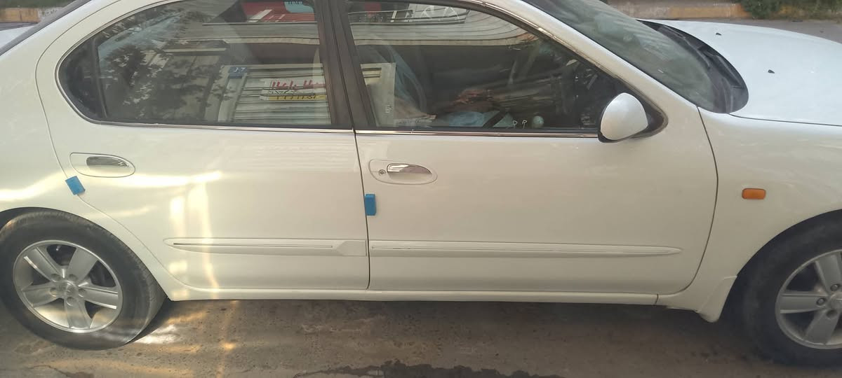 نيسان مكزما موديل 2000
6سلندر محرك بلادي 
رقم بغداد لون ابيض 
مصبوغة للجمالية اثر جرد  تبريد ثلج ممتاز
كير محرك جيد جدٱ
تخم تاير جديد ويل كب جديد 
باتري جديد 
ادامه كاملة للسيارة 
تبريد ثلج 
شوفتها احلى من صور 
مكان السيارة بغداد قرب سما بغداد مقابل السريدات 
السعر62$ورقة وبيعا مجال بسيط 
***********
