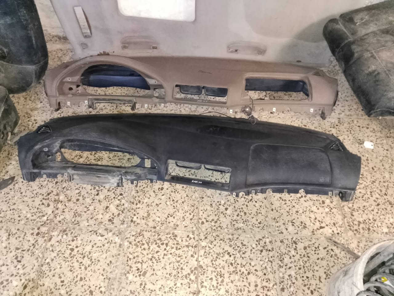 سلام عليكم رمضان كريم عليكم
غراض صقر  عضمه دشبول اسود وبيجي 
مقعد كشن خلفي 
كيجات 
دشبول خلفي
يدات بوب 
موجوده نواعم شتريد علق وبخدمتك


**إذا كنت صاحب هذا الإعلان وتريد حذفه لأي سبب، رجاءا أرسل رسالة إلى الدعم الفني**