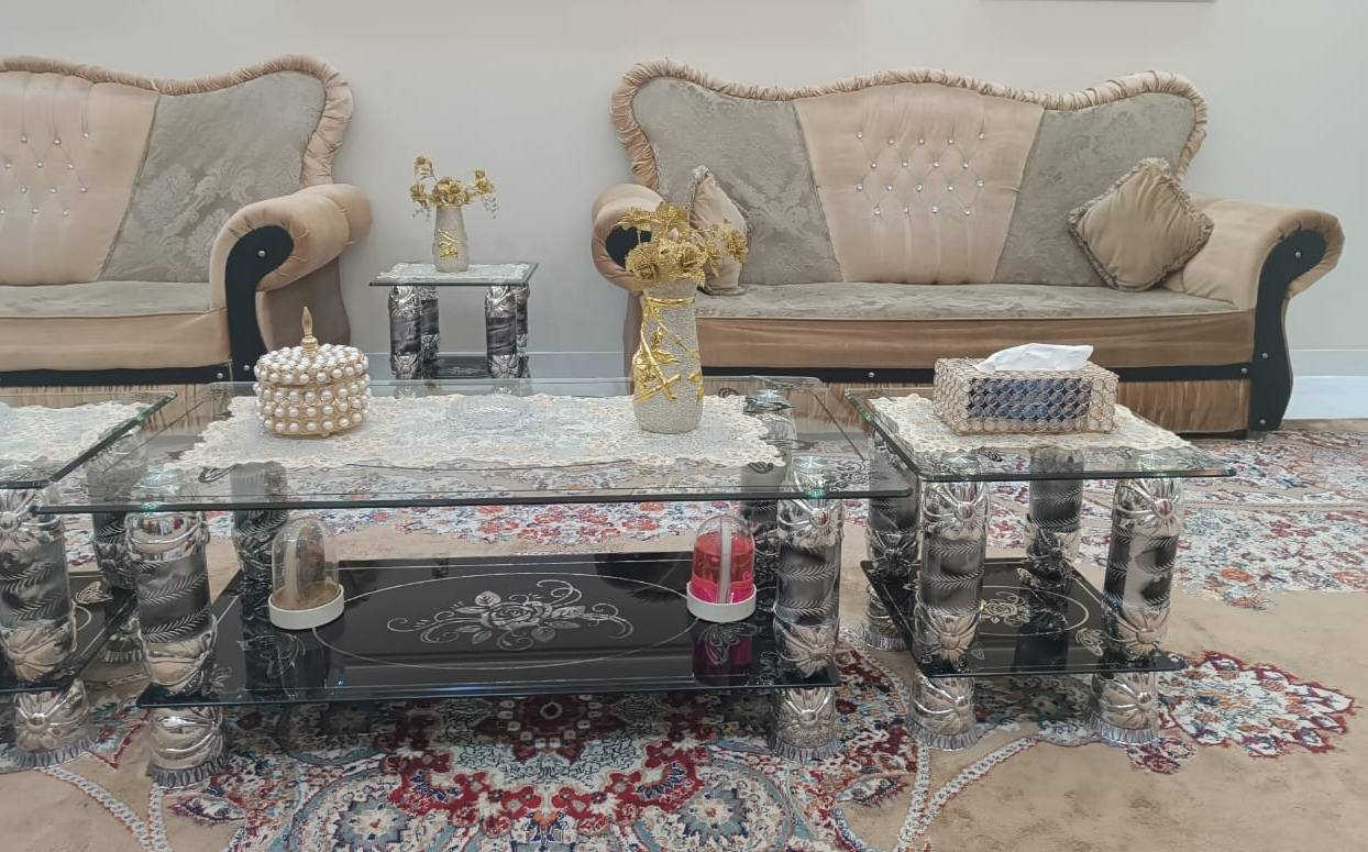 طخم قنفات 2 ثلاثيه و1 ثنائيه و2 كراسي مع طبلات زجاجيه عدد 4 جانبيه و1وسطيه
الراغب بالشراء الاتصال عل ***********
