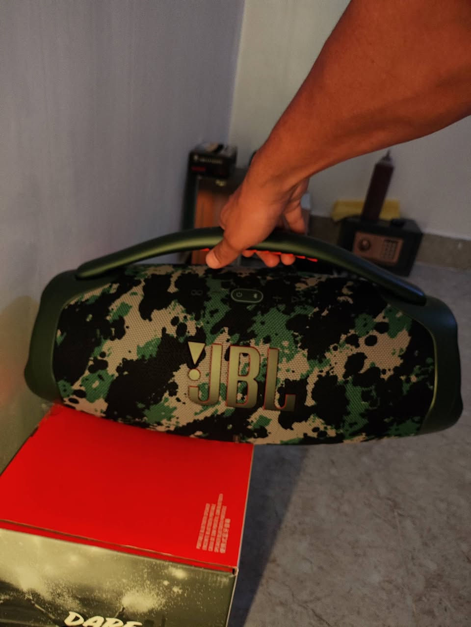 سبيكر JPL بوم بوكس 3 كامل ملحقات ضمان متاجر 3 استخدام قليل كلش نضيف متوزي علة بيعتة سعر خاص ارخص من سوك
مكاني نجف حي النداء موجود توصيل جميع محفضات


**إذا كنت صاحب هذا الإعلان وتريد حذفه لأي سبب، رجاءا أرسل رسالة إلى الدعم الفني**