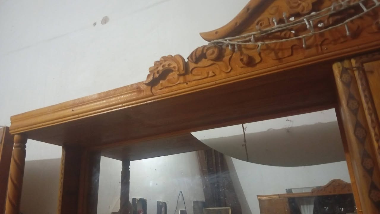 سلام عليكم غرفه ام لمسرح خشبهه ثقيل مابيهه اضرار بس جامه لمرايه من فوك شويه وقفاله موضح بل فيديو رايدهه 550 وبيهه مجال لمو شراي لا يتعبني مكاني كربلا ***********

