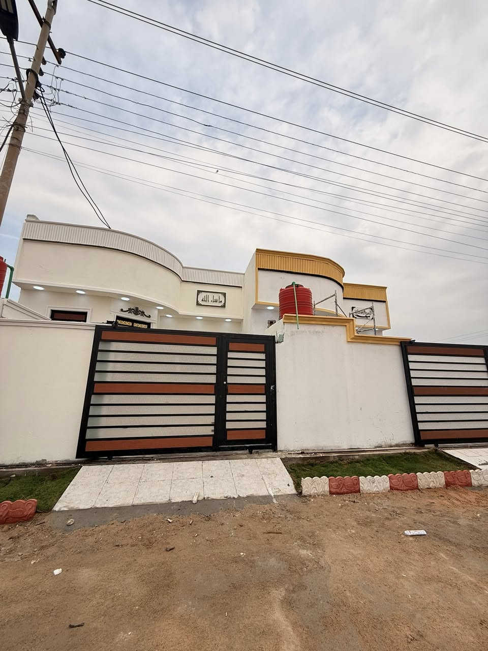 #اسعد_الله_أوقاتكم_بكل_خير ***********
دارين  سكن للبيع ⛪️ بسعر بلاش 
بيوت حلوه مرتبه 

#مساحت كل بيت 150متر  بناء حديث بعده بل جيس

#يحتوي البيت على غرفتين نوم 
و ديوان 
و صاله 
و مطبخ 
و صحيات داخلي و خارجي و كراج سياره 
بيت كلش مرتب 

كافه الخدمات متوفره 

#جنس_العقار :: طابو صرف زراعي بأسم عراقي سند ٢٥ راعي لارض ساكن نفس المنطقه 

البيوت علا شارع تبليط 10 متر 🛣️

#العنوان ابو الخصيب  شارع ابو كوصره 
يبعد عن شارع ابو كوصره 20 متر

سعر كل بيت 90مليون  و بي مجال 
#للاستفسار الاتصال على الهاتف 📞📳
📳((***********
