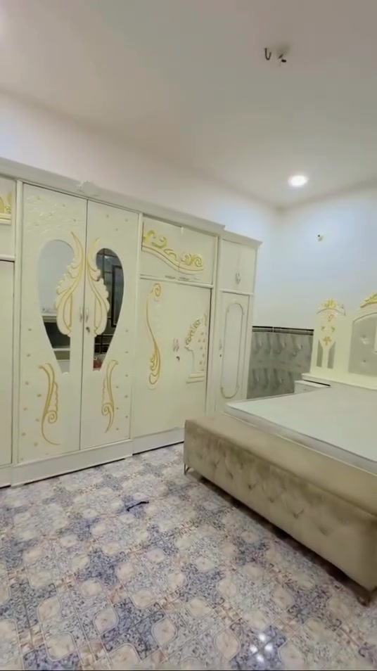 لبيع غرفه نوم جديدة ما مستخدمه شيء قليل التواصل مع هاذا الرقم ***********
