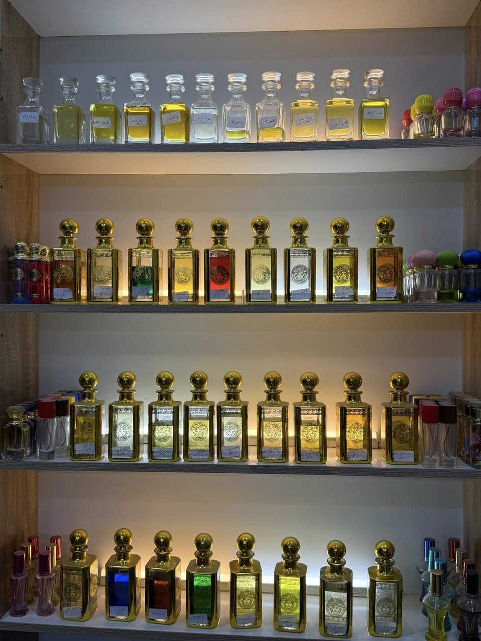 بمناسبه عيد راس السنه اي عطر بالمحل حجم 30 مل ب5 الاف بس وكل العطور ضمان فوحان وثباتيه عنوان المحل شارع شيخ منهل مجاور تمره للحجز ***********
