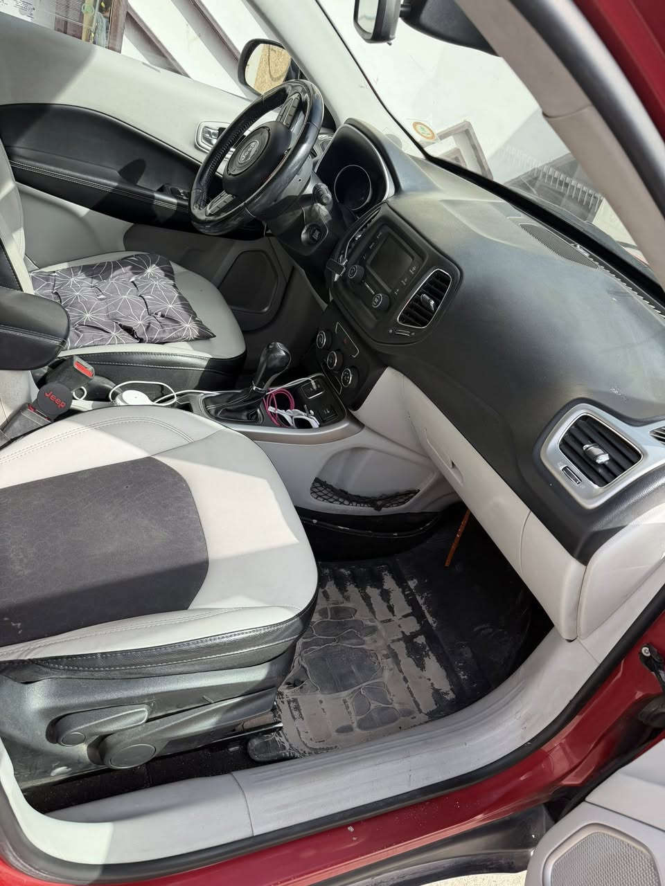 سلام عليكم جيب كومباس ٢٠١٨ ماشيه ٥٤ الف بانوراما وجلد حادثه خفيف صبغ جاملغ وبنيد مكينه كير صدر كامله رقم بغداد مكانه بغداد الكرخ رايده ب ١٢٥  
***********
