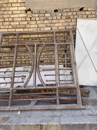 عندي شباك وباب مال محل للبيع ‭٠٧٧١ ٠٨٧ ٩٧١٢