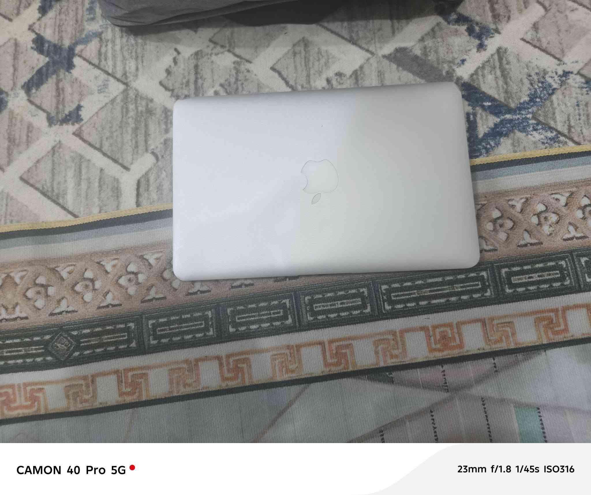 لابتوب ابل 

💻 MacBook Air 11.6” – Core i5
💸 السعر: 170 ألف وبي مجال للشراي 

---

🔧 المواصفات:
• رام 4GB – SSD 128GB
• شاشة 11.6 إنش
• نظام macOS – نظافة 95%

✅ المميزات:
• خفيف وأنيق – بطارية 5 ساعات
• منافذ: USB ×2 – Thunderbolt – سماعة
• Wi-Fi – Bluetooth
• برامج: أوفيس، شات GPT، برمجة أساسية
• تشغيل سريع – قابل للتحديث

🎁 هدايا:
• شاحن – ماوس – تعريب – حقيبة

للحجز والاستفسار الرقم واتساب أو أتصل 

 ***********

و أهلاً وسهلاً بكم في اي وقت 🤍
