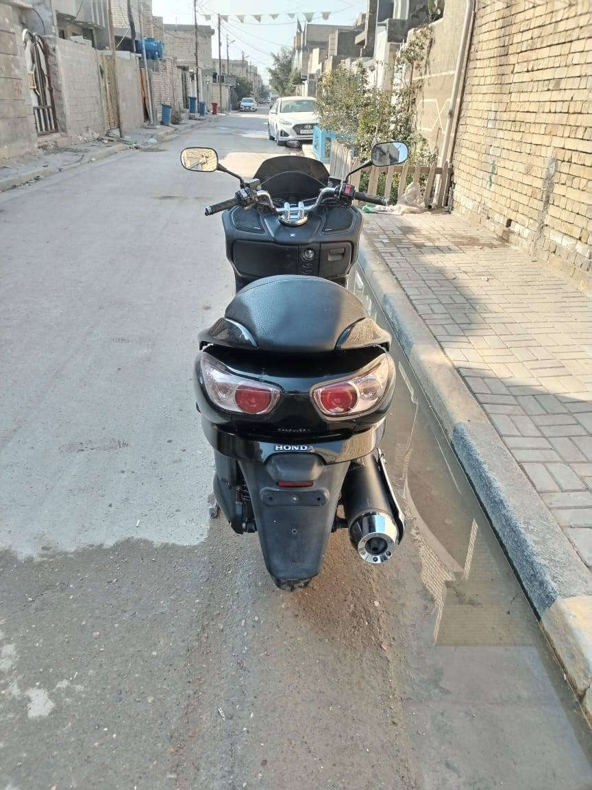 السلام عليكم اخوان للبيع فورزة صفر ٨ اصل كرستال كفرات حلو والمكينة مكفولة فقط كسر بسيط بالكفر موضح بغداد الرئاسة شارع ٢٠ للاستفسار على الرقم ***********
