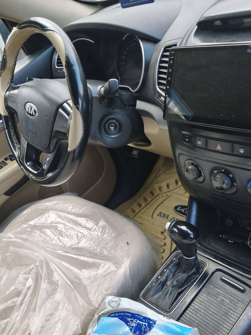 سلام عليكم
من رخصه الادمن 
سياره سورنتوا 6سلندر للبيع او مراوس ب ستاركس 
محرك كير مكفول بيه ضربه بكلايت لخلفي جهه ليمنى راج ع بارد
سعر 155وبي مجال للشرائح مكان الرمادي
 رقم ***********
