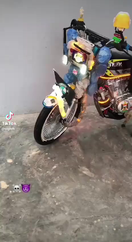 السلام عليكم تايكر للبيع 2024 محرك مامفتوح 4 كير 🇮🇶🦅
كهربايات شغاله وشاشه كامل تاخذه ماتحط علي ربع سعر خاص 👉🩵 0775 024 6672 رقم الهاتف
