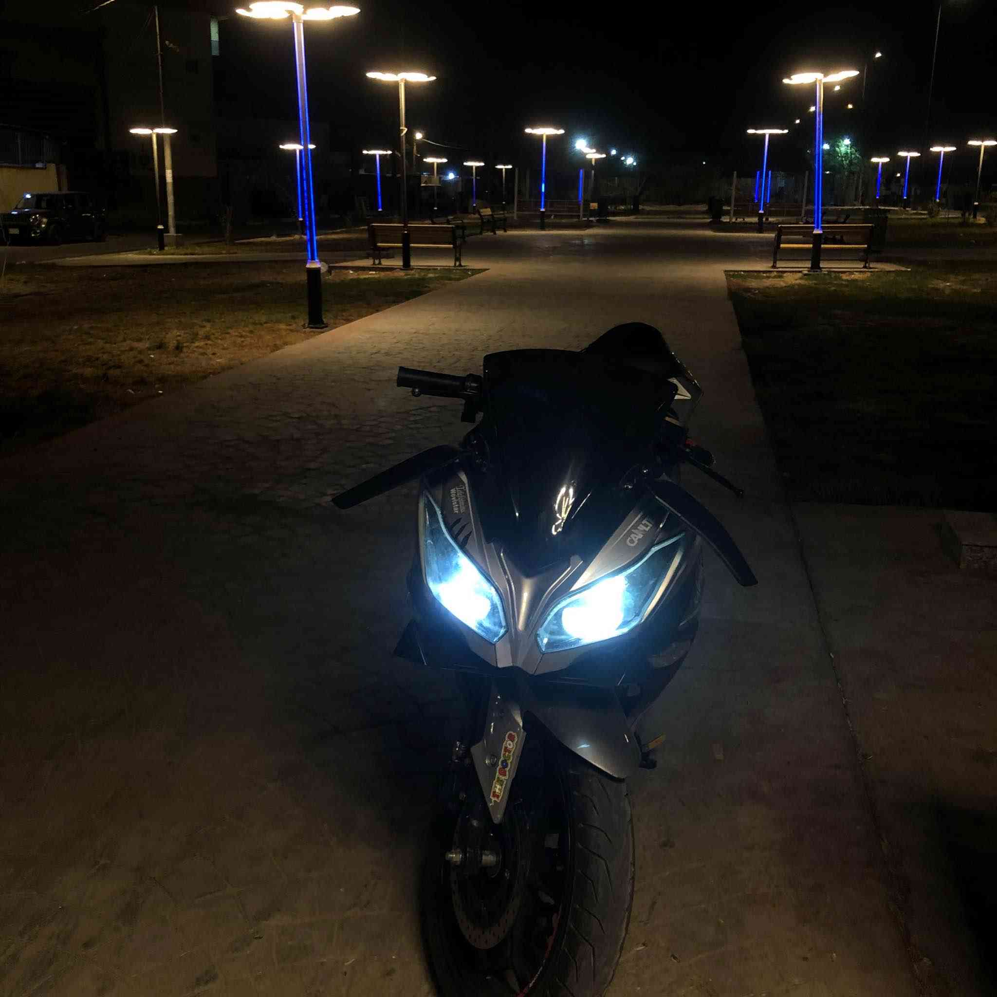 السلام عليكم دراجه بطح شحن للبيع

المواصفات:
1_ملف الدراجه 3000W.
2_الممشى 4000KM .
3_السرعه 137KM باساعه
4_ التعديلات ستاندرياضي . كبات براغي ذهبي . 
رقم سبع الوان . اشاير لكسزز خلفي وامامي جناح امامي.
5_لايتات اماميه  شغل خاص .عالي ابيض
زنون.ناصي اصفر .والنهاري الوان .احمر وازرق
وبنفسجي وفدرالي.
6_دبل دسك امامي وبريك خلفي قوي جدا.
7_وتجي بصمتين وتشغيل عن بعد وقفل وفتح 
 8_تجي بيه نضام R الرجوع إلى الخلف.

الملاحضات:
1_شخوط بصيطه .
2_ضرر باكفر الجانبي .

المكان البصرة 
 للاستفسار ‎***********
.
.
.#البصرة #دراجات #شحن #دراجات_للبيع #بايكر #بايكرز #bikers #biker البصرة, العراق
