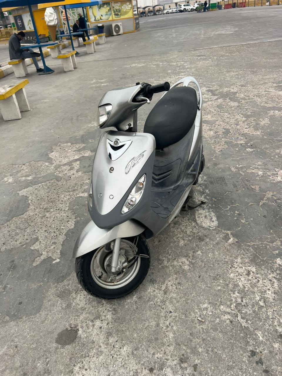 سلام عليكم ماكس قجمه للبيع الدراجة صارلهة شهر من منزلينهه حاويه دراجة بلاديه زسف كهربايات كمله محرك ما مفتوح دراجه بلاديه مكاني بصره الزبير هذه رقمي ***********الشراي خلي يتصل ولمو شراي ليتعبني
