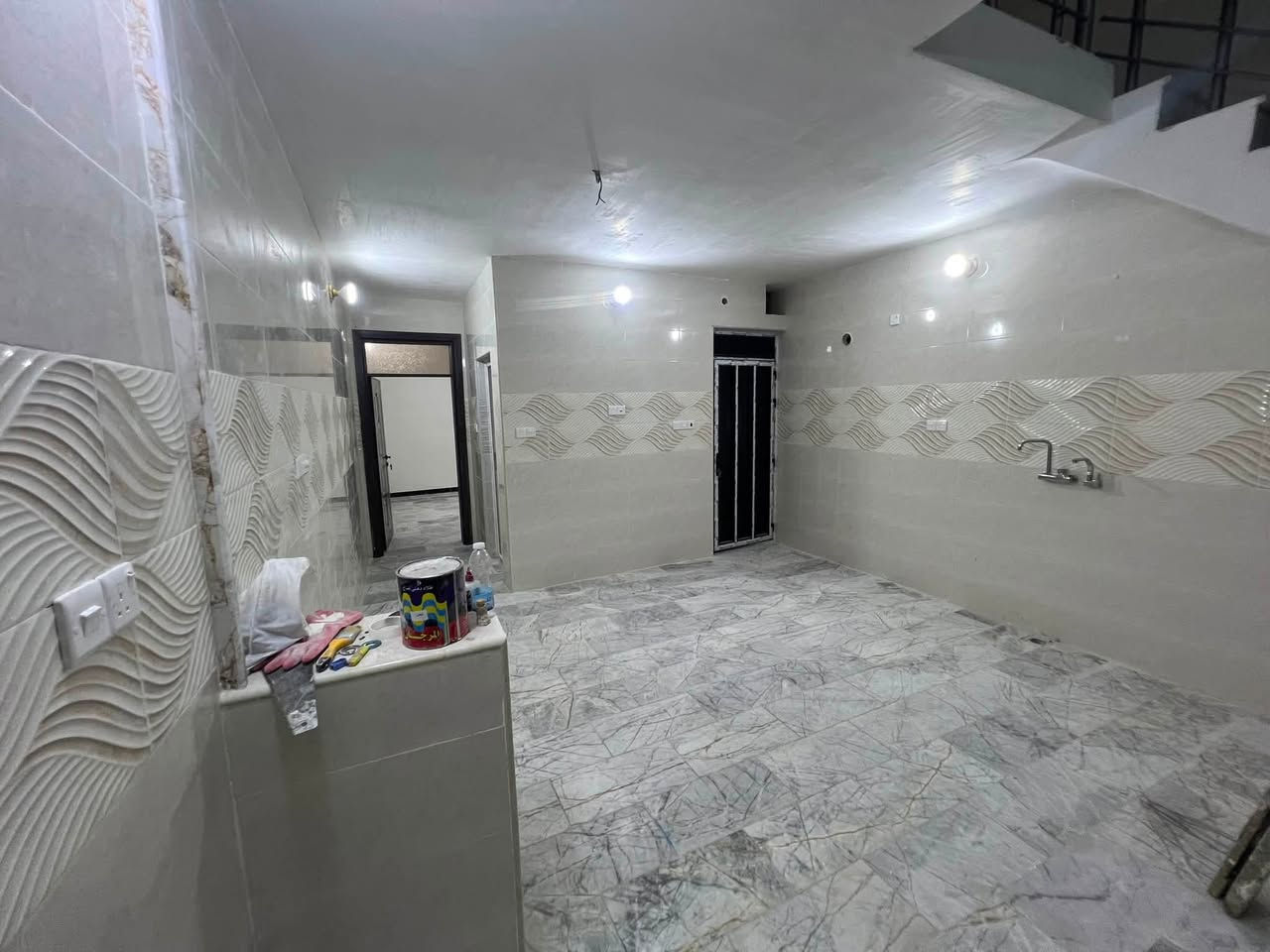 عقار 🏡 للبيع ✅طابق ونص🏠الموق حي لاعلام قرب مدرسه التعاون
بيت للبيع المساحه  100متر للبيع 

يحتوي على 2غرف نوم / +صاله الخطار /

حمام ارضي  + حمام طابق اول :

حوليه كبيره مفتوحه /

مطبخ حار ⏲️🧑‍🍳✅

  

🚪 ابواب كلها تركي ✅ +باب صاله قاصه ✅

***********📞

***********📞

*********** وتساب ☎️

