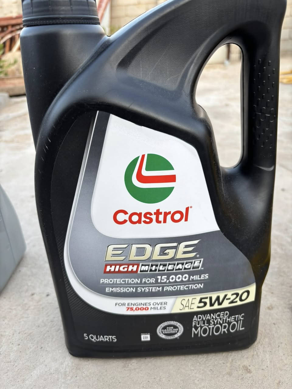 السلام عليكم توجد زيوت سيارات امريكي اصلي 100% الكمية محدودة رقم تلفون لاستفسار  ***********
