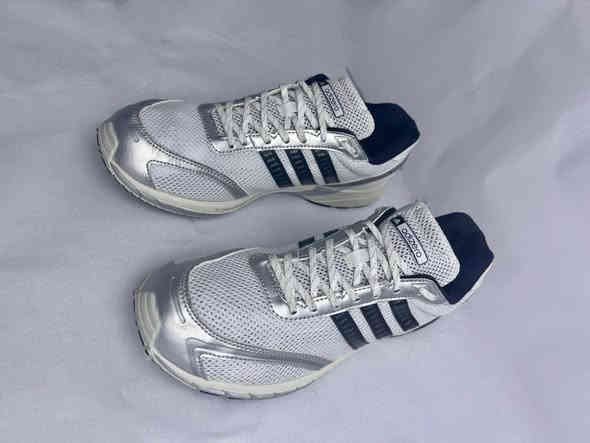 السلام عليكم حذاء اديداس فيتنامي اصلي قياس 44(28cm)جديد بدون كارتون، السعر 30 الف قفل، فلات فوم كامل مريح ونازك. يوجد توصيل جميع المحافظات ، للتواصل خاص او على واتساب ***********
