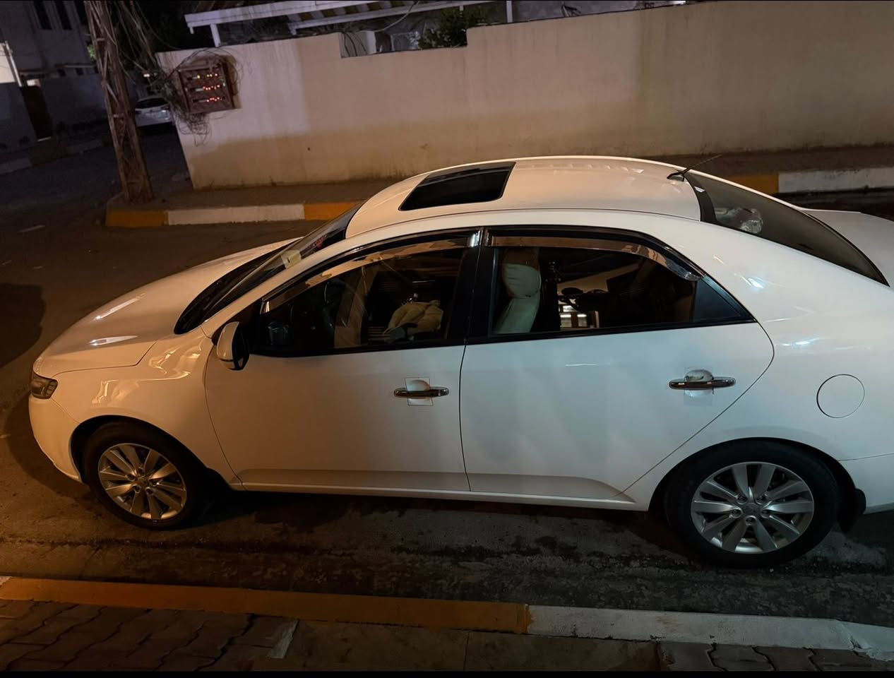 سلام عليكم للبيع كيا سيراتو خليجي رقم سليمانية دولي موديل2011 فول مواصفات بصمة ابواب وبصمة تشغيل وفتحة سقف(بانوراما)اشاير بالمري كير محرك مكفولات لاصرف ولاتبخير محرك بلادي مامفتوح تبديل قبغ جنطة الباقي مكفولة السعر110وبيها مجال العنوان:ديالى بعقوبة
رقم الموبايل للاستفسار:***********
