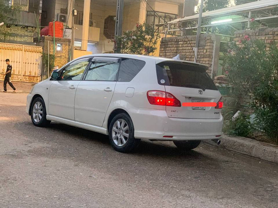 السلام عليكم ابصم  كرستال اصل 
شاص ١٧ ما مشمول بتنزيل الموديل
جاهزة  بأسمي سنوية جديدة ورقم دولي 
7 راكب .
✅لايتات زنون 
✅ تحكم ستيرن 
✅حساسات اماميه خلفيه 
✅ كامره
✅ شاشه جديده 
✅رقم البصره جديد دولي 
وبيه بعد مواصفات تعال اشوفه بعينك سياره جديده مال بيت . (السعر ١٤٠$ )وبي مجال حك جيه .الرقم اللاستفسار على رقم  (***********)☎️☎️ البصرة, العراق
