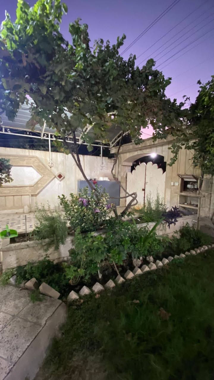 السلام عليكم 

بيت للايجار في حي البكر فرع مركز الشرطه
المساحه 600 متر 
الطابق الارضي فقط 
3غرف واستقبال 
جاهز للسكن 
السعر 550 الف 
للتواصل 
☎️***********☎️
☎️***********☎️
