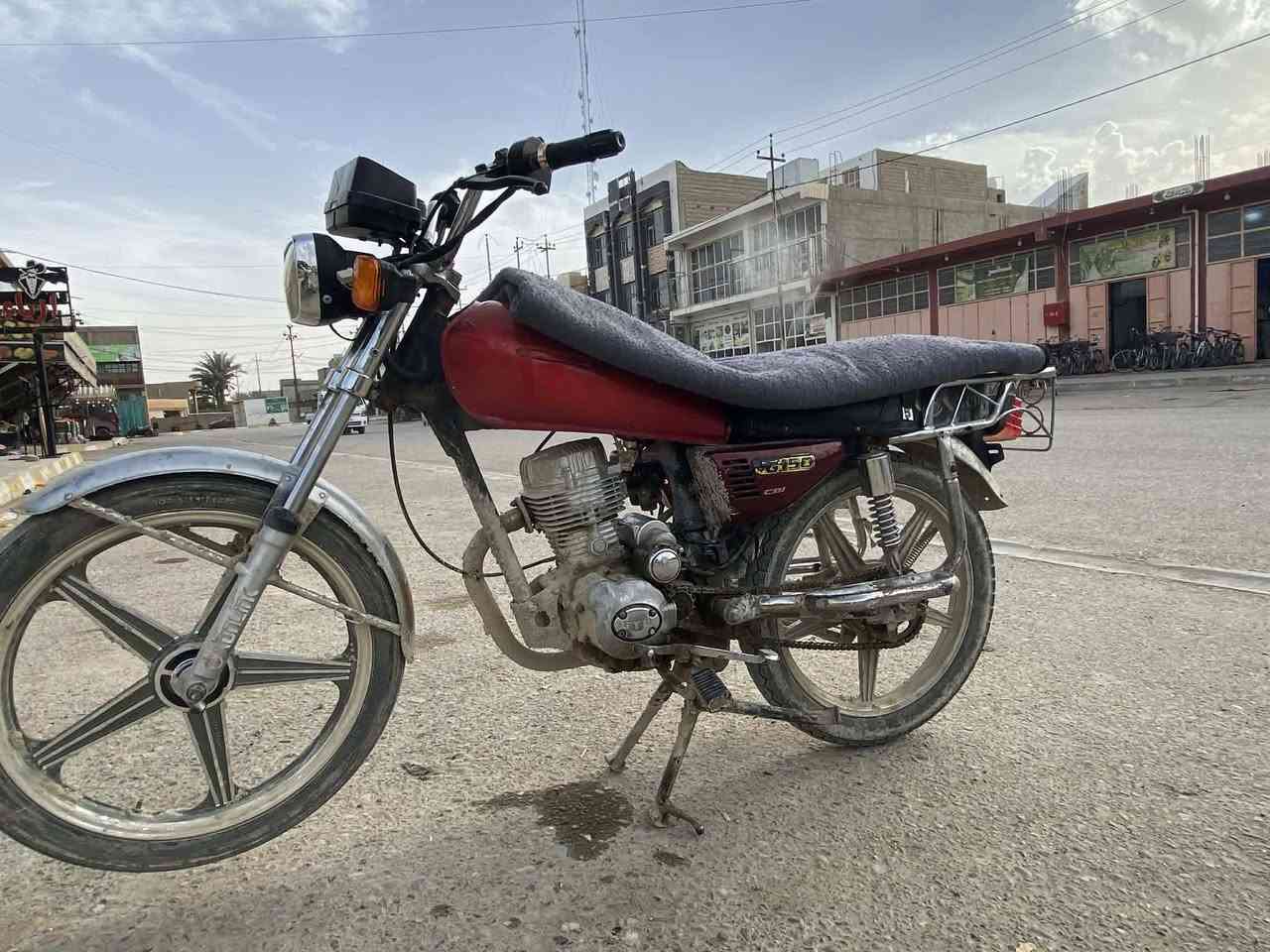 السلام عليكم ورحمه الله وبركاته
ماطور للبيع نضيف كلشي شغال كهربائيات سلف كلشي تشغل وتمشي 
275 وبي مجال
***********
