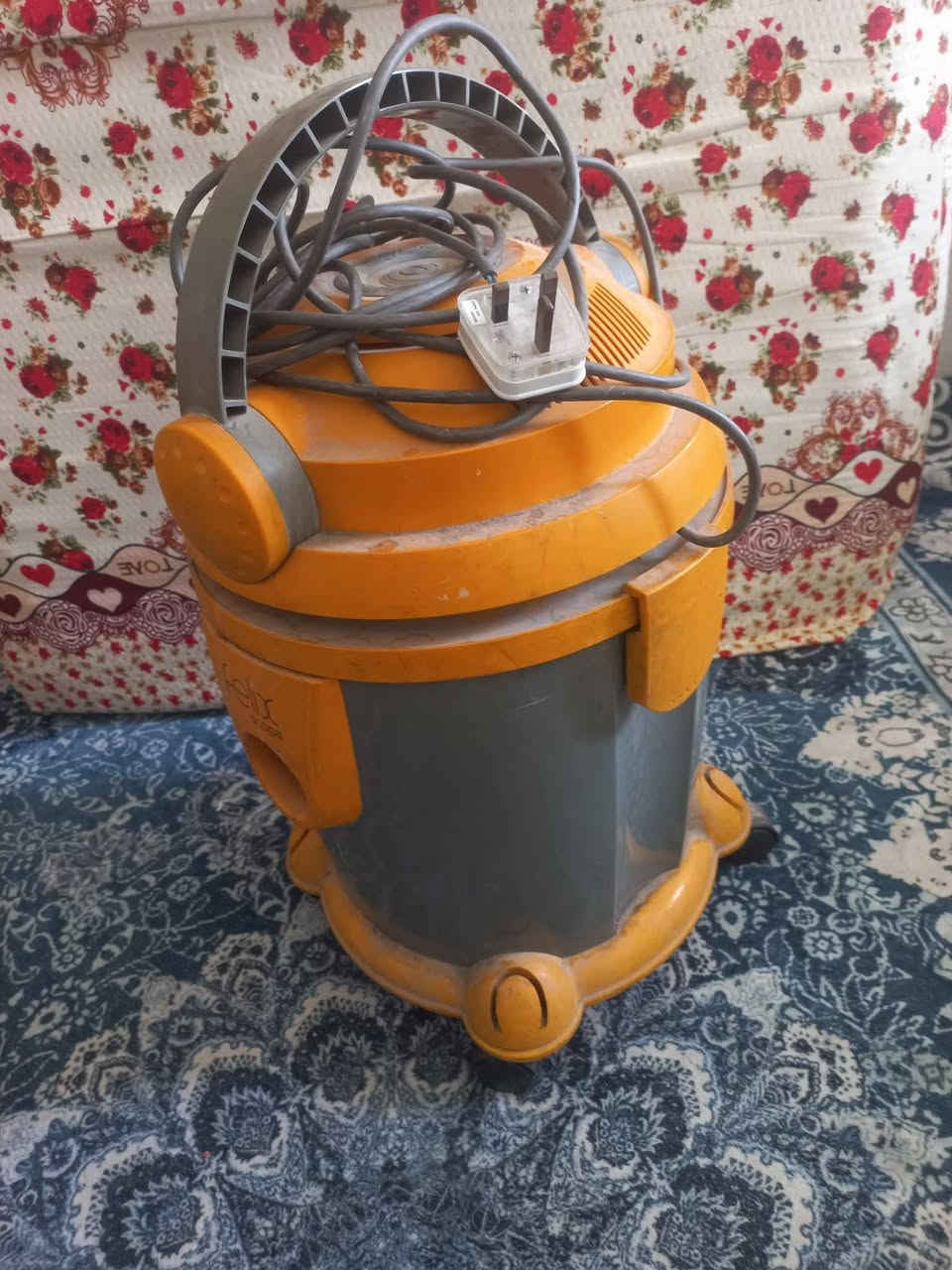 السلام عليكم غراض للبيع 
كاربد بوهيمي قياس 4×3
دوشك نفر طبي 
مكناسة كهربائية نقص صوندة 
اوتي كهربائي 
بنكة جدارية حجم كبير 
جدر ضغط. 
الكل 150 
بغداد بالحبيبية


**إذا كنت صاحب هذا الإعلان وتريد حذفه لأي سبب، رجاءا أرسل رسالة إلى الدعم الفني**