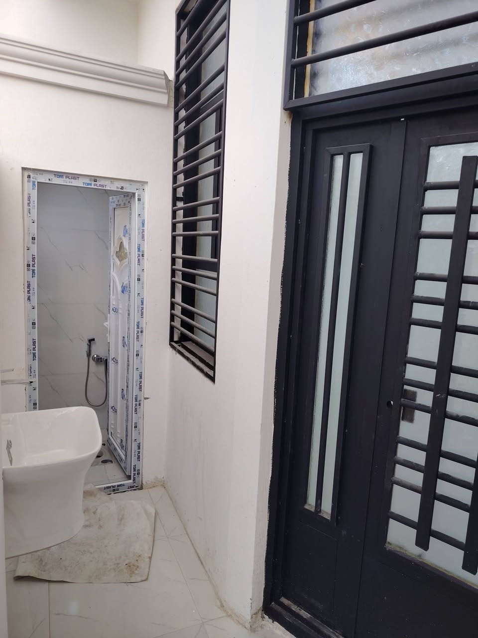 دار للبيع المساحة ٥٠ متر.
كربلاء المقدسة مقابل القنصلية التركية..
طابق ونص. كافة الخدمات موجودة شوارع ١٠ متر تبليط. بناء طابوك جمهوري كونكريت مسلح. زراعي سند ٢٥
واقرار محكمة ومكاتبه مع صاحب الأرض مباشرة.
للاستفسار مكتب قدم الخير.
غسان الطرفي ***********
