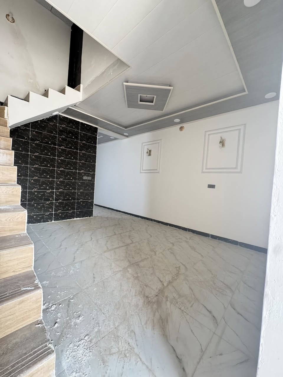 دار 100 متر مقابل ملحق قريه الغدير 

طابو زراعي سند 25 قرار محكمه

 اساس وسكف صب  بناء نهروان 

كافه الخدمات ماي كهرباء تبليط 

سوك قريب عليك مدارس اهليه حكوميه 

مرقم من قبل البلديه 

السعر بلاش 38 وبي مجال 
 
***********

***********
#متابعين
@إشارة
الخطوط المعماريه للعقار
