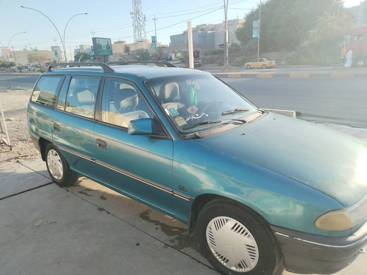 سياره استرا حجم 16 السعر 55 وبيها مجال اللون ازرق شذري الكير محرك شرط رقم نينوى الاستفسار الرقم***********
