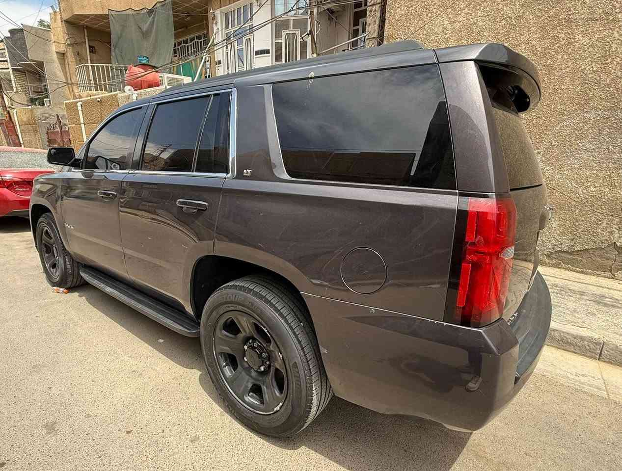 تاهو اداوات متومة اربيل
2015 LT 
كص قمارة وطخة بالباب ومصلحة 
من امريكا بدون حادث
مكفول سرقة وعشائر
حدادية جديدة
تايرات جديدة
باتري جديد
تبريد شغال 
كير ومحرك مكفول

*********** بغداد
