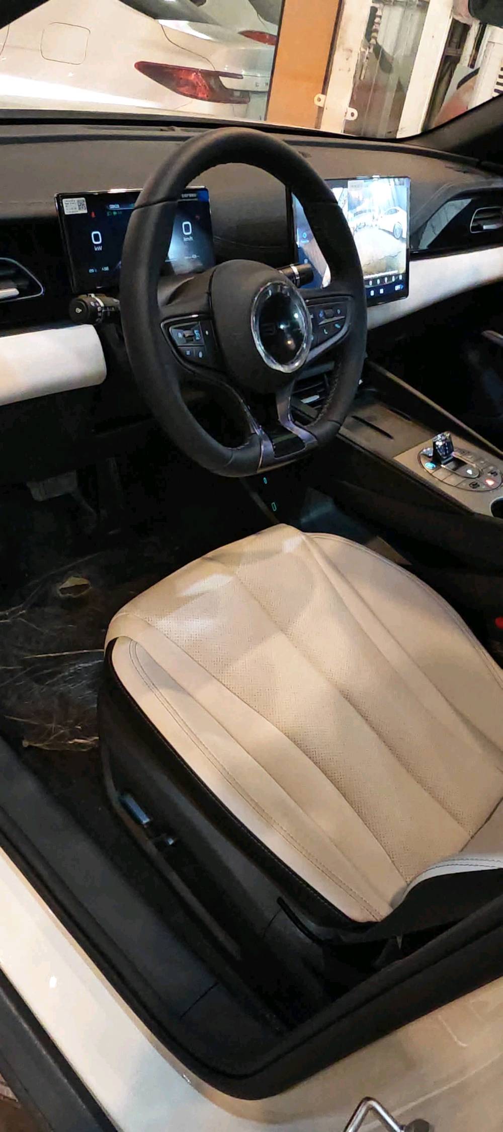 سيل 6 نص فول لون ابيض وداخل ابيض زيرو ما ماشيه بطاريه جبيره مامرقمه منزل بيه كل التطبيقات مكاني بغداد 
للاستفسار ***********
ما هو موديل السيارة بالضبط؟: 
2025
أين موقع السيارة حالياً داخل العراق؟: 
بغداد بنوك 
هل السيارة جديدة أم مستعملة؟: 
جديده
هل هناك إمكانية للتفاوض على السعر؟: 
لا 