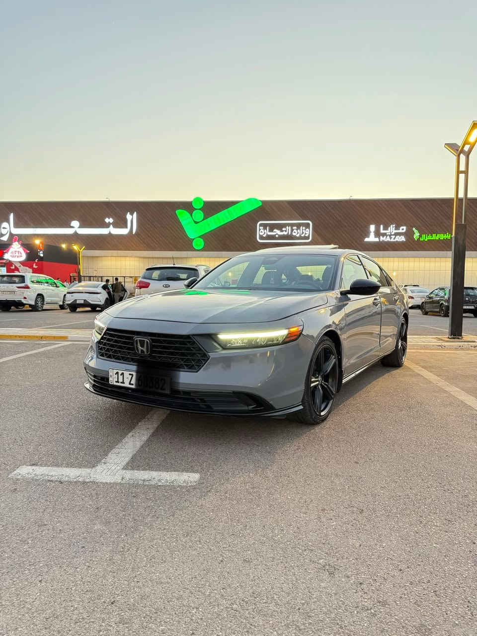 السلام عليكم
هوندا اكورد 2023 فئة sport L  رقم بغداد باسمي لون اسمنتي
مكان السيارة بغداد - حي العامل
اريد مرواس باكورد 2024 او 2025
او مرواس ب CRV
حدث موضوح بالصور الجامغات بيهن بارد والبنيد نفسه مصبوغ بدون دواخل ابد
***********
