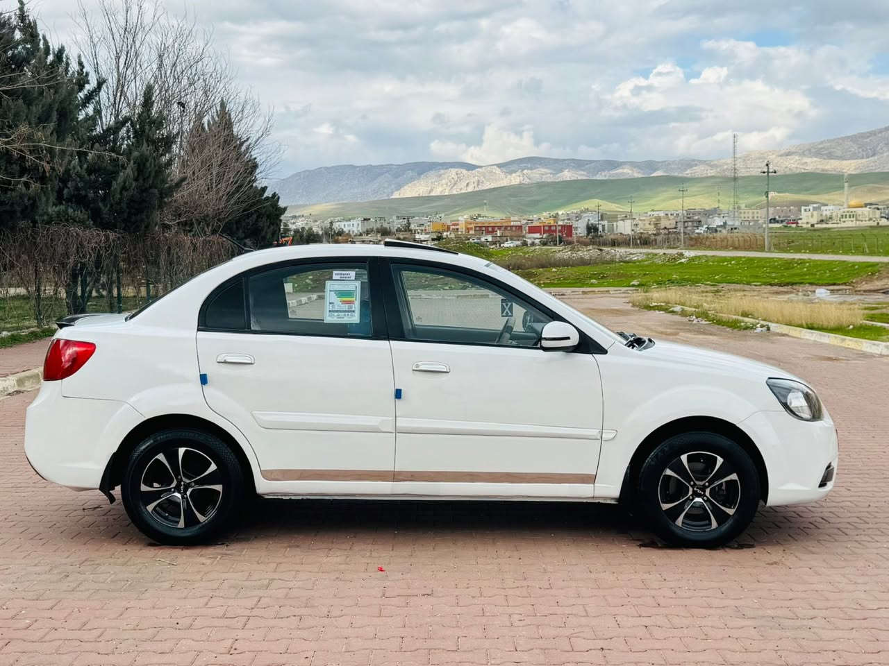 مقدمة 40 بلشهر 3
كيا ريو 2012 سيارة كلش حلوة ونضيفه محرك 16 كير مكينه بشرط سيارة بيها صفحة وحدة صبغ ونص سقف بدون تعديل بدون  بدون دواخل فقط صبغ سيارة  كلش نضيفه 
*********** 
عندي جميع سيارات
