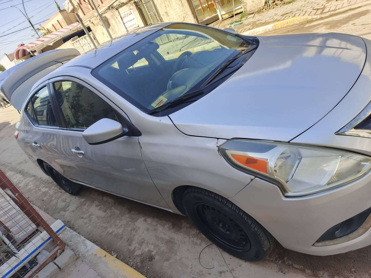 السلام عليكم.
نيسان فيرسا 2019.امريكي. الحادث كما موضح. بالسونار.بيها حالوب خفيف ماينشاف اله بالسونار.
 محجوزه مالكها ومكانها قادسيه.ورقمها قادسيه ماشيه 94.
السعر 90,وبيها مجال حق الجيه.مكينه وگير كفاله.يرفع الحجز 2027..
***********
