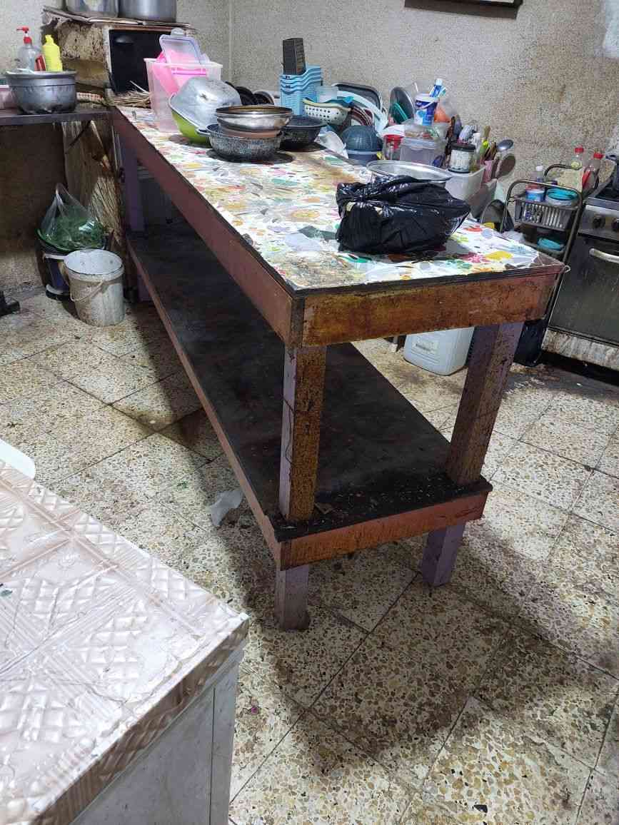 ميزخشب نضيف طول تقريبا٣مترعرض تقريبا فوك النص متر


**إذا كنت صاحب هذا الإعلان وتريد حذفه لأي سبب، رجاءا أرسل رسالة إلى الدعم الفني**