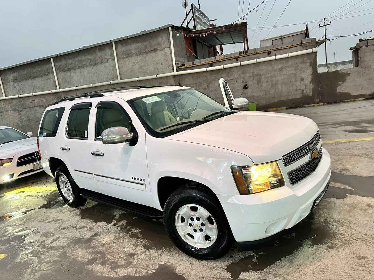 سلام عليكم 
تاهو للبيع موديل 2013  رقم بغداد بسمي 

 وارد كندي كفاله عامه 
مكفوله من الضربه والصبغ والتبديل 
محرك 533 مكفول 
محرك  كير حداده تبريد مكفولات
تخم تاير جديد 
داخل بيجي  سياره كلهه عل ابلاد ما مفتوح بيهه برغي 
سعرهه 263 وبيهه مجال حك الجيه 
مكانهه البصره القرنه 
***********
