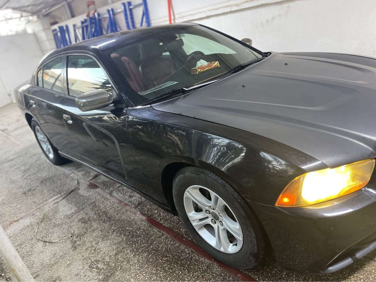 السلام عليكم سيارة جارجر 2013 امريكي SXT للبيع 
رقم بصرة 
صور الحادث موجودة بالمنشور 
السعر 135 ورقة وبيهة مجال بسيط 
العنوان بصرة الحكيمية
للاستفسار الاتصال على الرقم  
 0773 055 9960 البصرة, العراق
