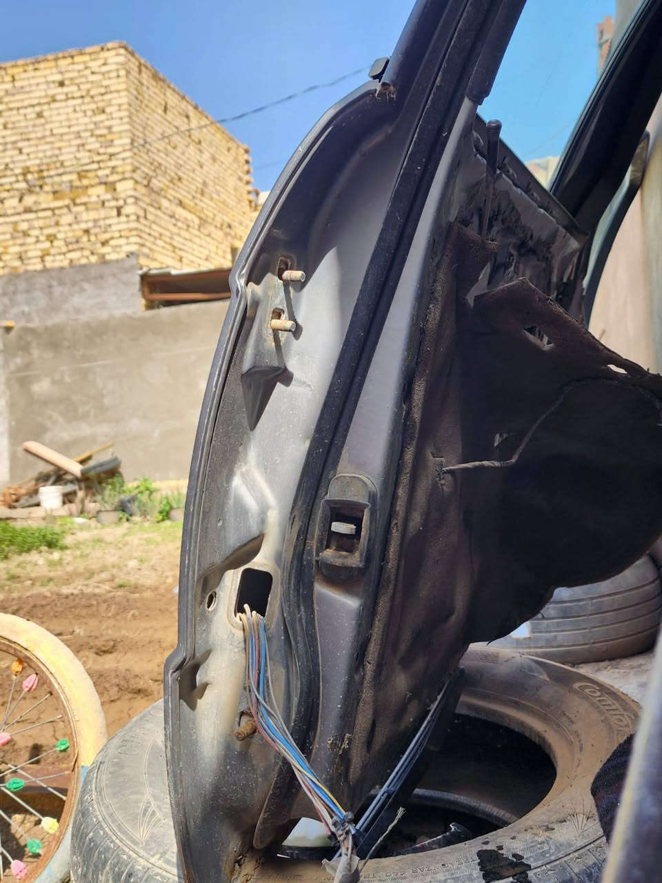 مرخصه الادمين سلام عليكم بيبان اثنين مال 500 بيبان نظيفه 65 نظافتها ايش تعطيني بيهن اخذهن*********** هاذه رفمي للعلم البيبان ما ماخذمنعدهن غير البطايق الباقي كله موجود البيبان كهرباء سنترلوك يدات اصل وبرد كانت مع كل الحب والاحترام الى مدير الكروب
