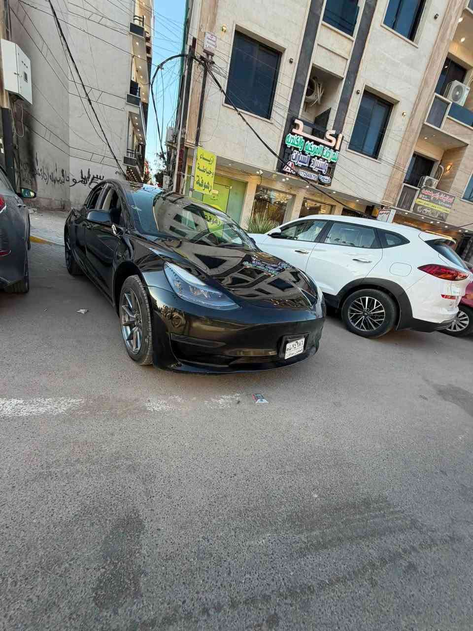 تسلا 2023 اونلاين سعر 110 قفل قفل
ماشيه 14 الف اونلاين السياره
بيها نقوصات بسيطه تكلف اقل من 400 دولار 
بطاين دروعه كله موجود وياها بس تشدهن 
مكاني بالاسكان 
***********

