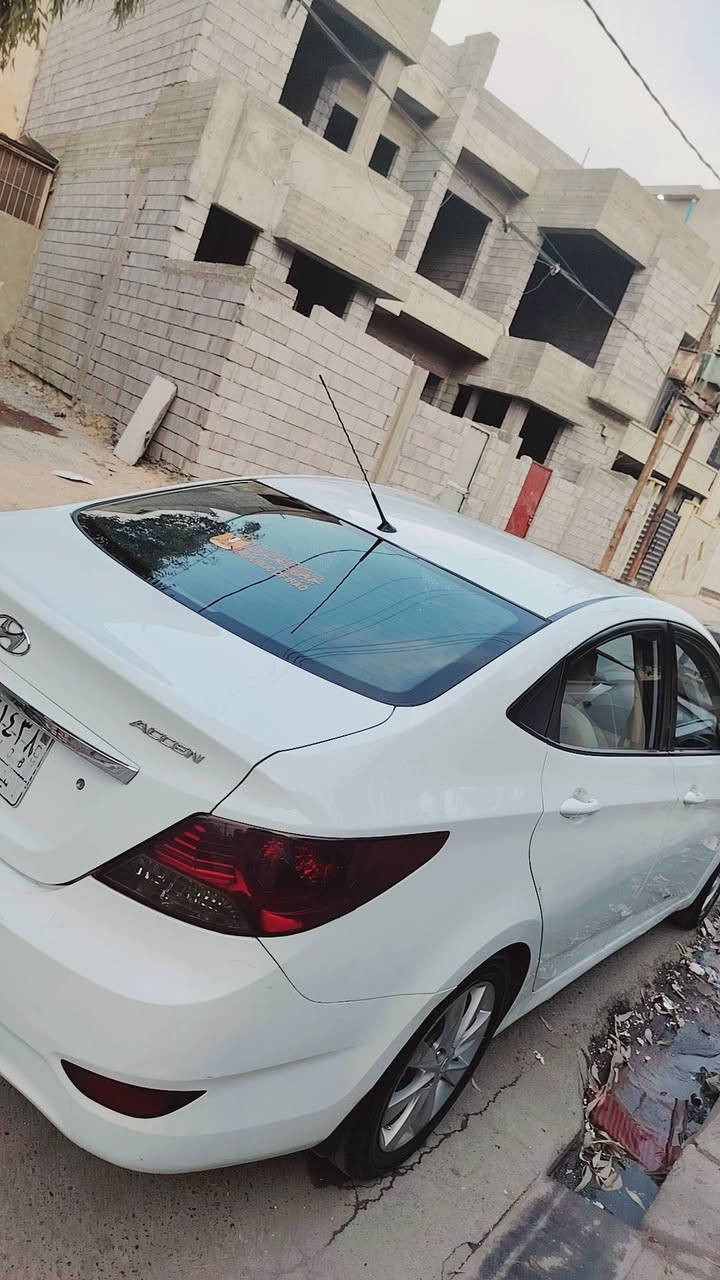 السلام عليكم سياره نوع اكسنت  خليجي 2012 فول موصفات واحد على واحد فتحت سقف شاير مري  حساسات كامره دواره كفاله  كفاله كير مكينه حداديه تبريد كفاله السعر 100 رقم الهاتف***********
