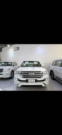 لاندكروز 2016 ساس V8 رقم بغداد بأسمي  ماشيه 95k مكان السياره بغداد الب...