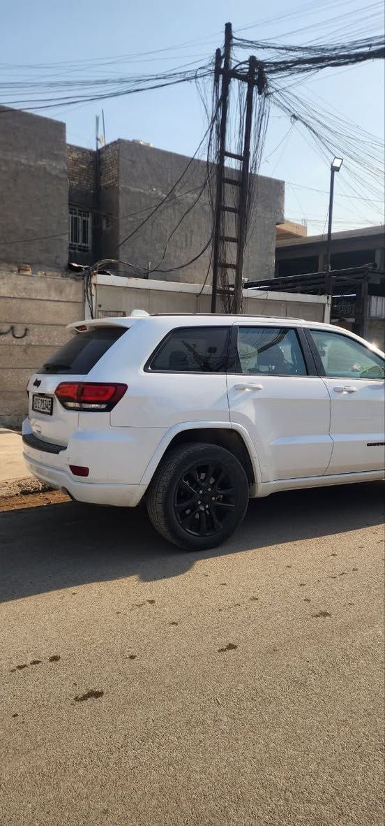 السلام عليكم
جيب 2021 فئة بلاك توب
رقم اربيل هزة جديد و رقم انكليزي باسمي
وارد امريكي بيهة جاملغ و بنيد و بالعراق صار بيهة جاملغ الثاني 
يعني السيارة 3 قطع بدون دواخل ولا اير باك
السيارة كاملة كير محرك حدادية بشرط
السعر 260 وبيهة مجال حك الجية 
السيارة احلا من الصور و كلش نضيفة
للتواصل واتساب ***********
