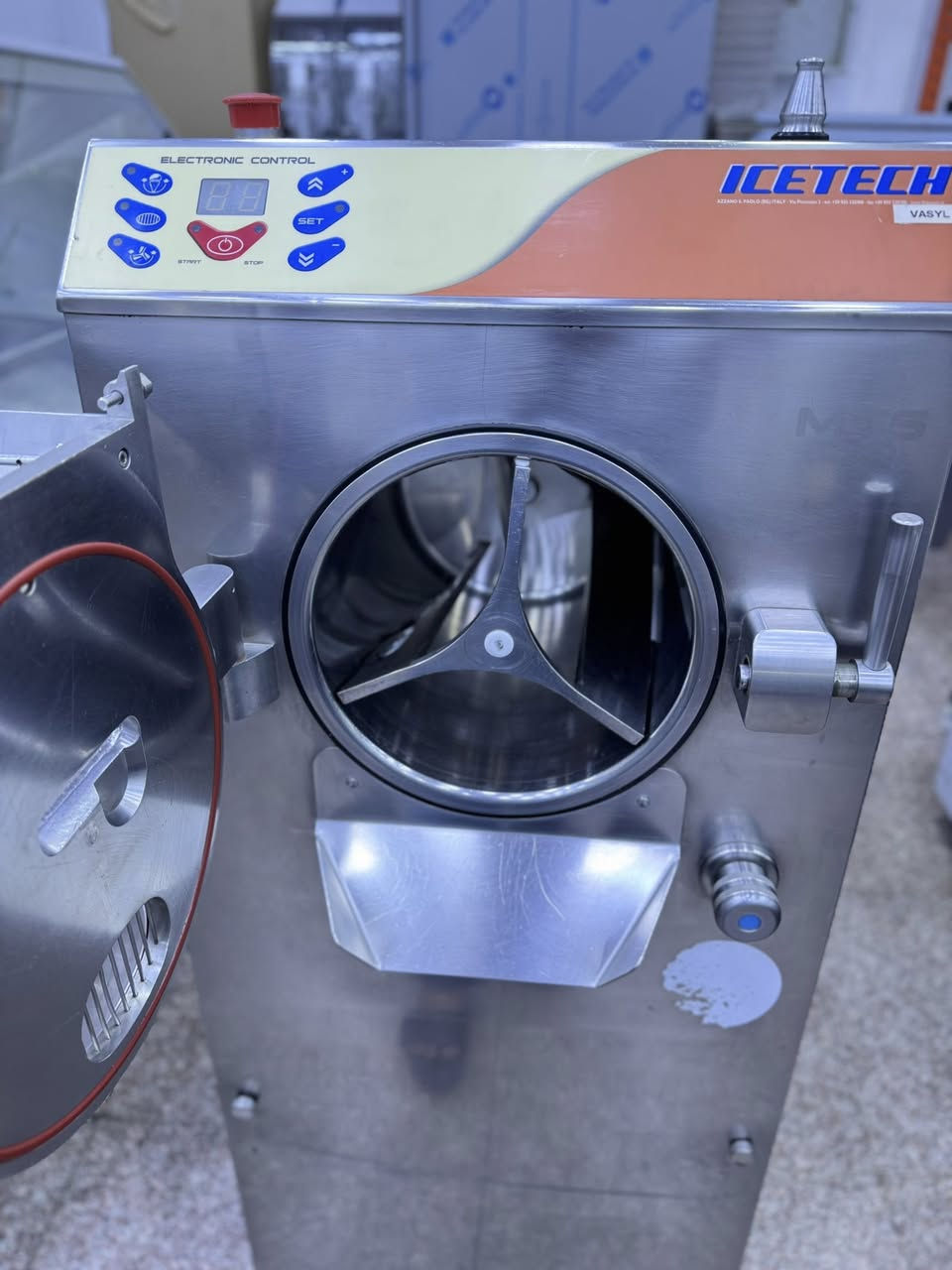 #معرض #الايطالي

إنتاجيه Ds  آيس تيك أيطاليا 🇮🇹

10 كيلوو 

موديل حديث 

مستخدم قليل  

نضيف جدآ 

كلشي بيه بلادي على وضع الشركة 

مستخدم خارج العراق 

تبريد ماء 

3 فيز

السعر والتفاصيل مراسله الصفحة 

اؤ الأتصال هـ *********** 

العنوآن بصره 

#سيدحسين
